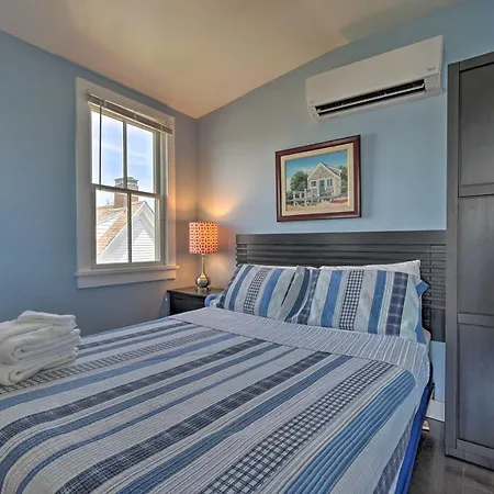 Splendid Provincetown Penthouse Apartment With Deck!